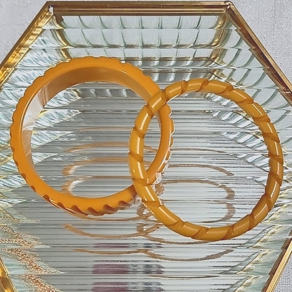 Bakelite Butterscotch Molded Carved Vintage Bangle Bracelet Set of Two - Picture 5 of 11